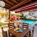 Ξενοδοχείο με διαμερίσματα Grand Prestige 4*